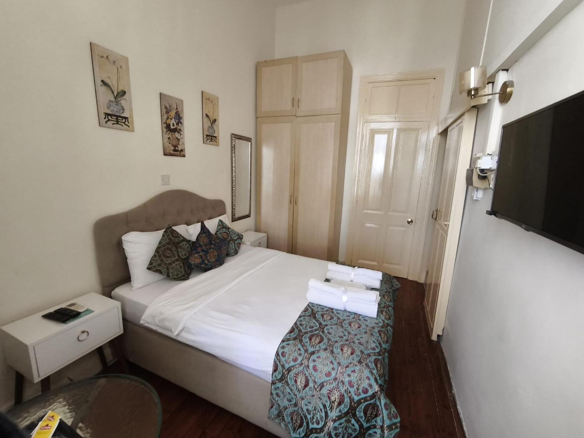 Deniz Konak Boutique Hotel Kyrenia  Rum bild